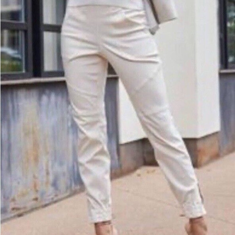 SPANX Stretch Twill Cargo Jogger Medium Off White Retails for $128